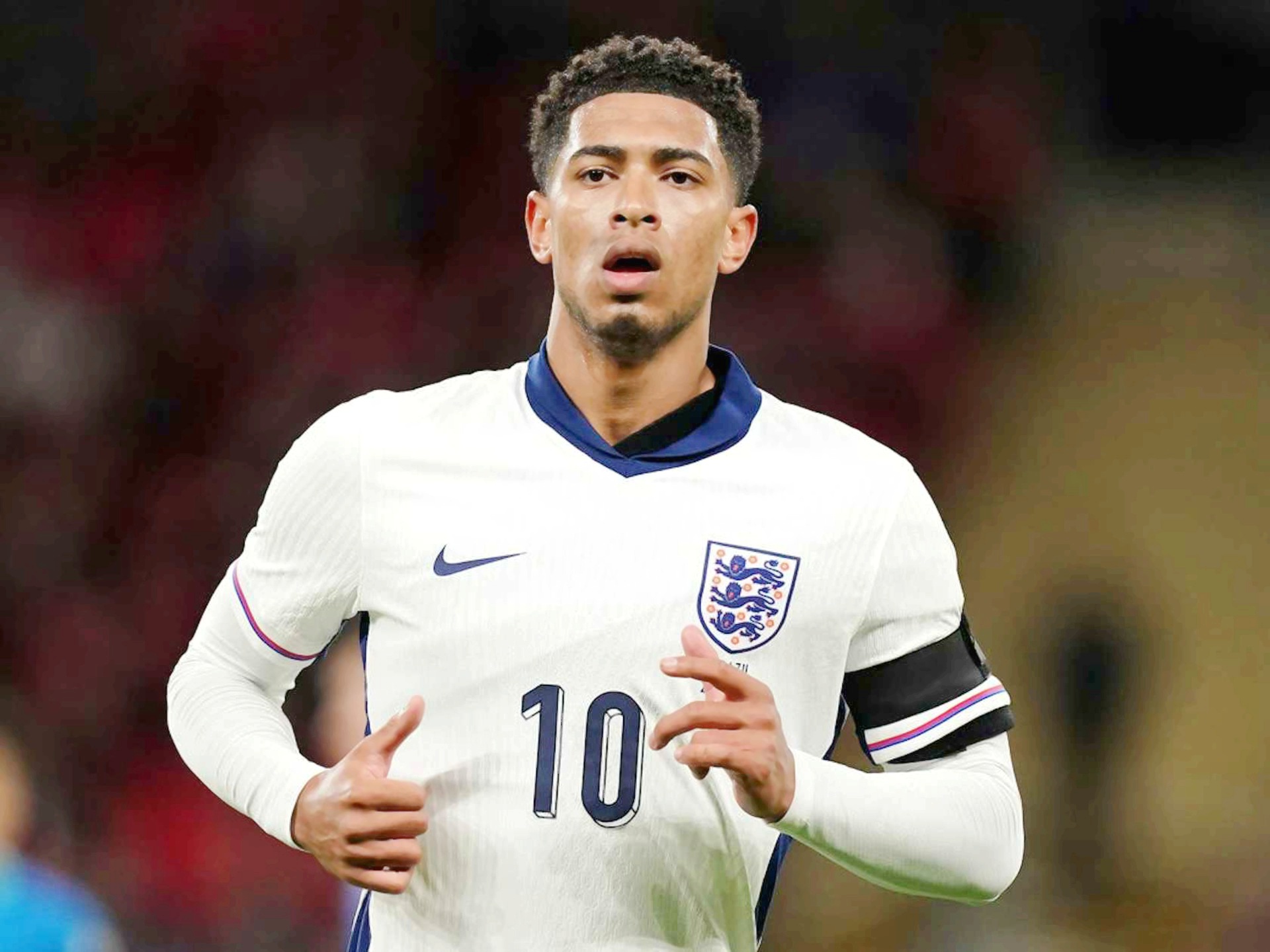 赛后全队仍 赛后全队仍